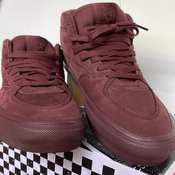 Vans Men’s Skate Half Cab
Mono Chocolate
VNDASFCDCHC
Sneakers - Picture 7 of 16
